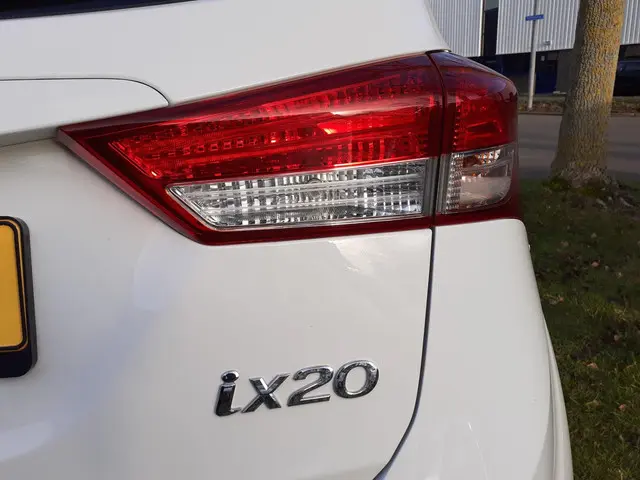 Hyundai ix20 1.6i Go! *Automaat* 2015 Benzine 21