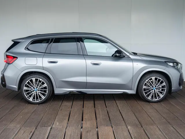 BMW X1 xDrive30e 2024 Hybride Benzine 4