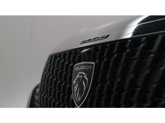 Peugeot 2008 PureTech 130 EAT8 GT 2024 Benzine 18