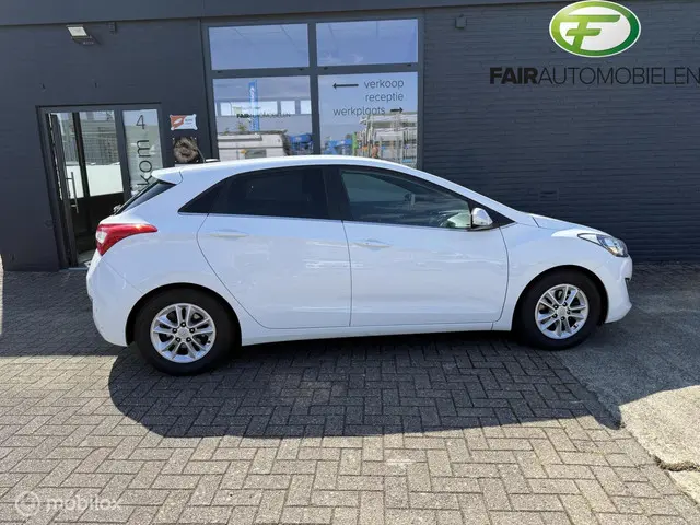 Hyundai i30 1.6 GDi GO! 2016 2017 Benzine 2