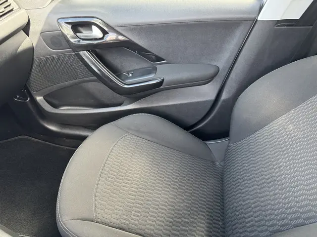 Peugeot 208 1.2 PureTech Blue Lion 2017 Benzine 35