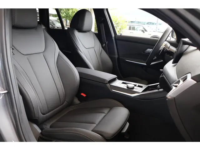 BMW 3 Serie Touring 330e 2025 Hybride Benzine 7
