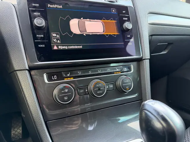 Volkswagen Golf 1.0 TSI Highline 2019 Benzine 12