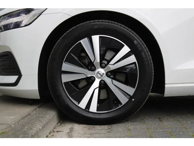 Volvo V60 B3 Automaat Momentum Advantage 2021 Benzine 64