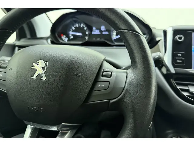 Peugeot 208 1.2 PureTech Urban Soul 2015 Benzine 18