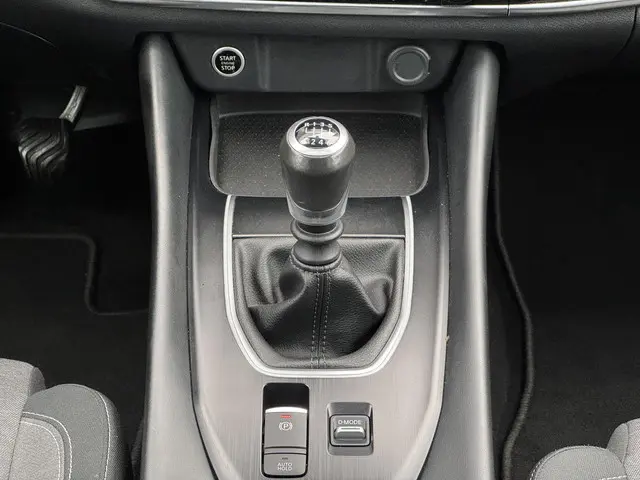 Nissan QASHQAI 1.3 MHEV N-Connecta 2023 Benzine 21