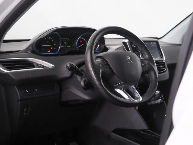 Peugeot 2008 1.2 PureTech Allure 2018 Benzine 9