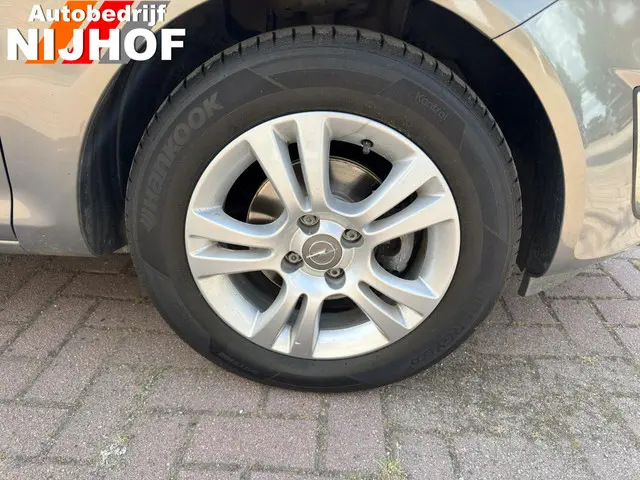Opel Corsa 1.4-16V 2012 Benzine 24