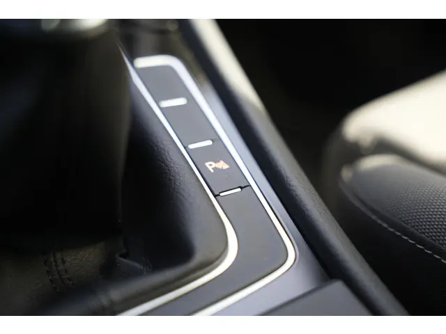 Volkswagen Golf 1.4 TSI Highline 2017 Benzine 31