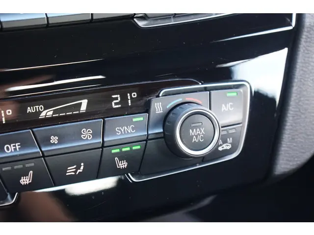 BMW X1 sDrive18i High Executive 2018 Benzine 29