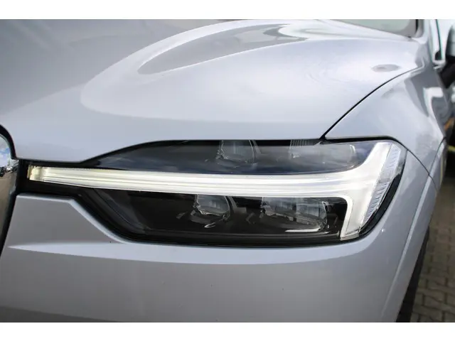 Volvo XC60 2.0 B5 Momentum Exclusive 2021 Benzine 37