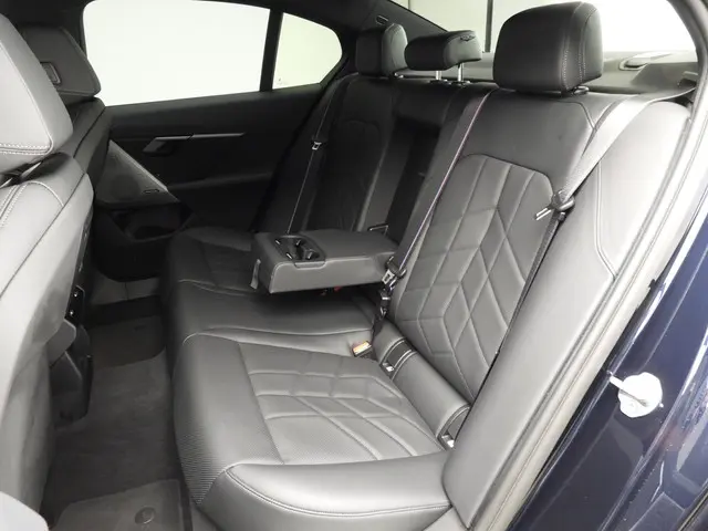 BMW i5 Sedan eDrive40 2024 Elektrisch 8