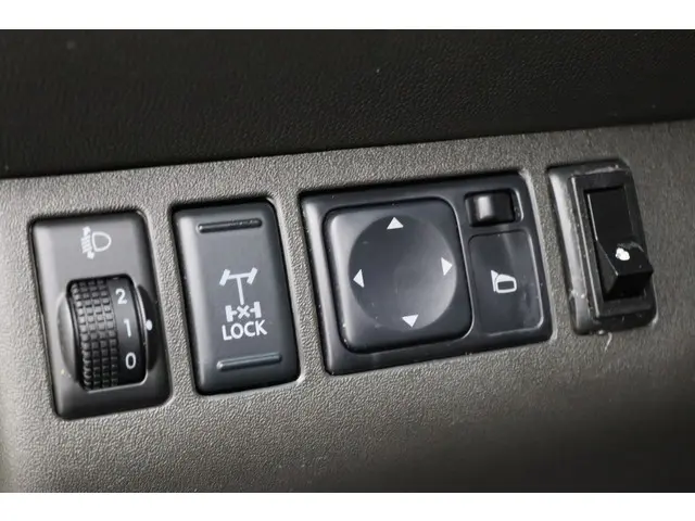 Nissan Navara 2.5 dCi SE King Cab 2014 Diesel 26