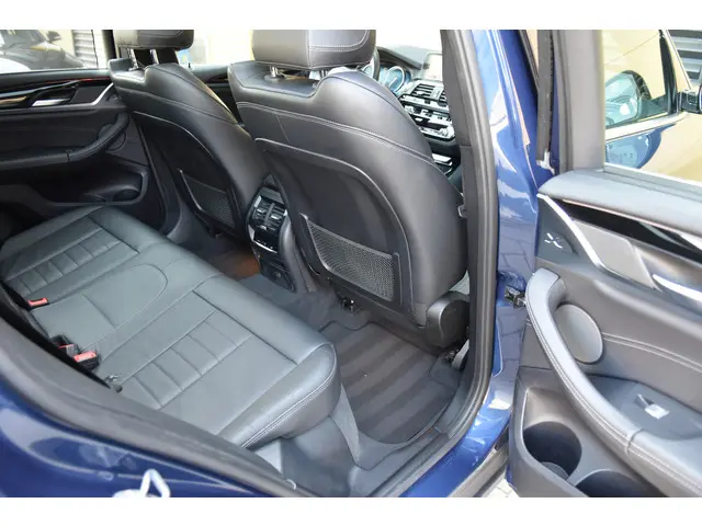 BMW X3 xDrive20i High Executive 2018 Benzine 29