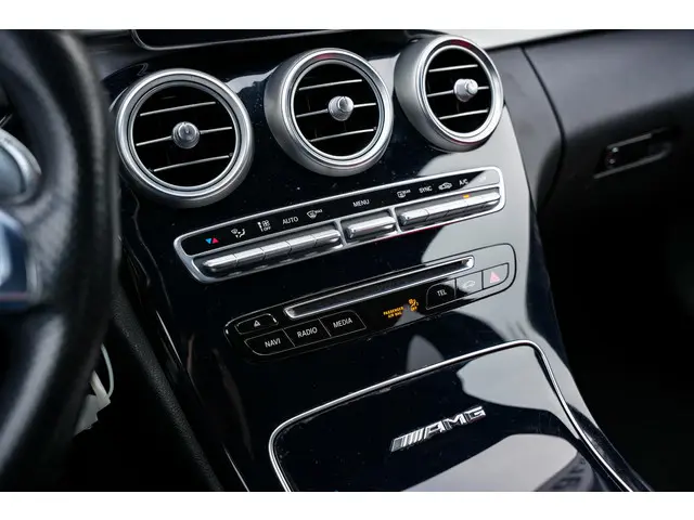 Mercedes-Benz C-Klasse AMG 63 2015 Benzine 18