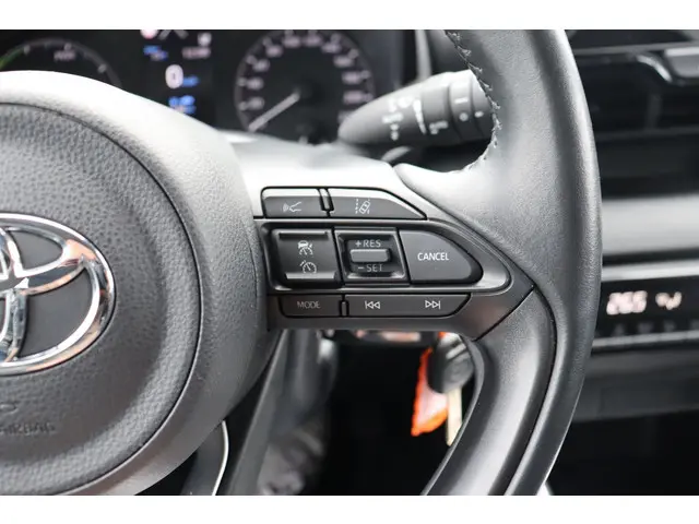 Toyota Yaris 1.5 Hybrid Active 2022 Hybride Benzine 13