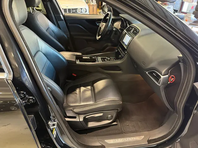 Jaguar F-PACE 2.0 Portfolio AWD 20d - Trekhaak 2017 Diesel 9