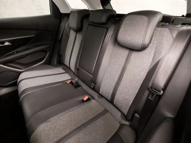 Peugeot 3008 1.2 PureTech Allure Sport 2017 Benzine 15