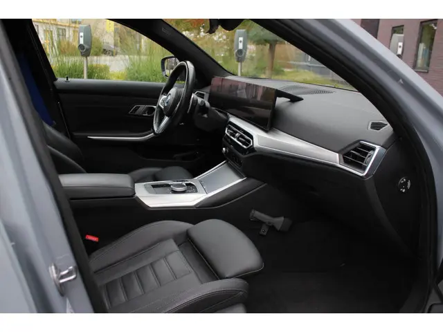 BMW 3 Serie Touring 320e 2023 Hybride Benzine 22