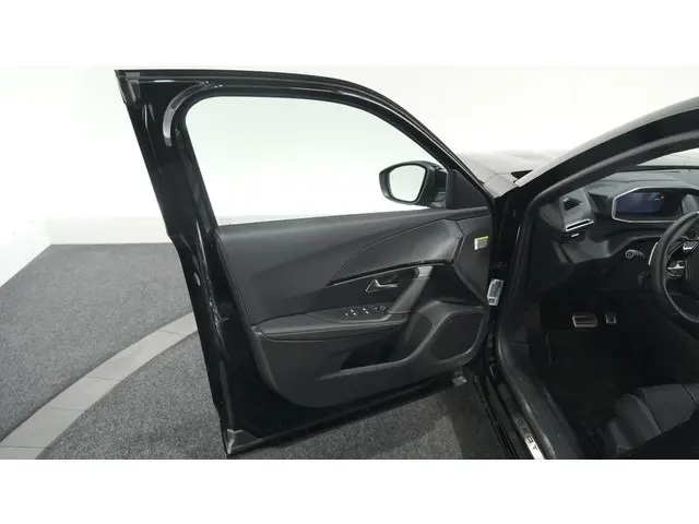 Peugeot 2008 PureTech 130 EAT8 GT 2024 Benzine 73