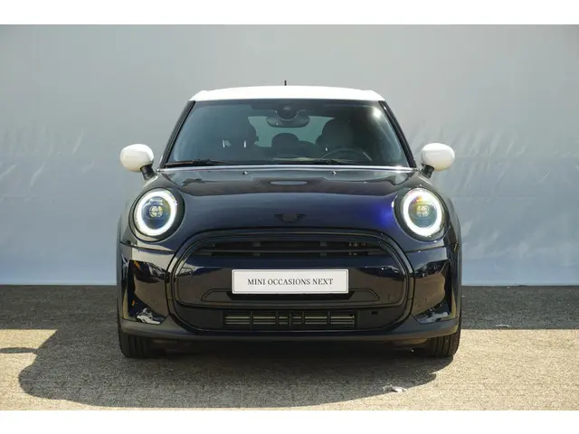 MINI 5-Deurs Cooper Camden Edition 2023 Benzine 5