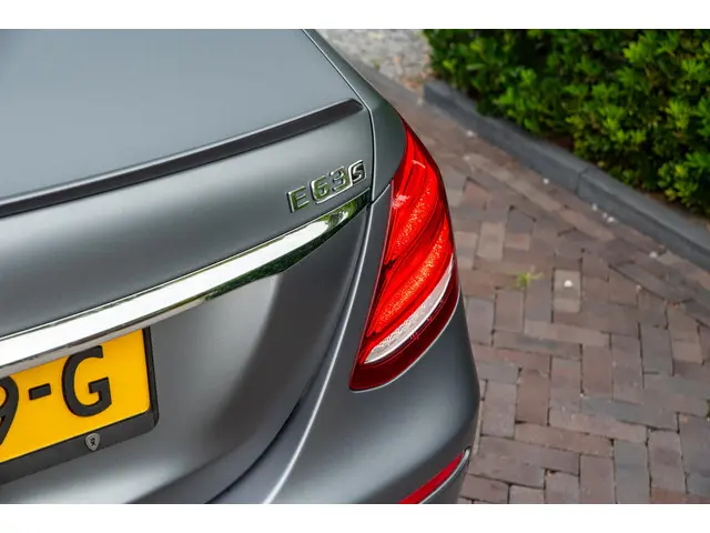 Mercedes-Benz E-Klasse AMG 63 S 4MATIC+ 2017 Benzine 37