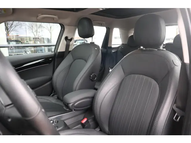 MINI 5-Deurs Cooper 2021 Benzine 12