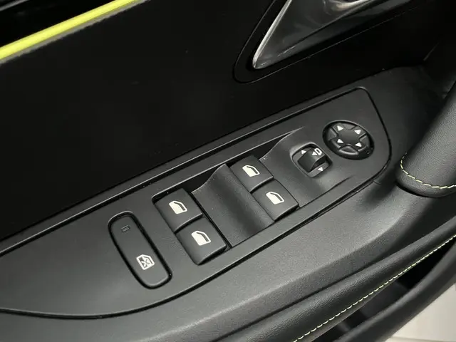 Peugeot e-2008 EV GT 54 kWh Automaat 2024 Elektrisch 25
