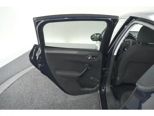 Peugeot 208 PureTech 82 Signature 2019 Benzine 58