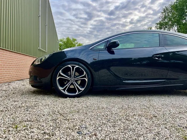 Opel Astra GTC 1.6 Turbo Sport - OPC Pakket 2012 Benzine 25