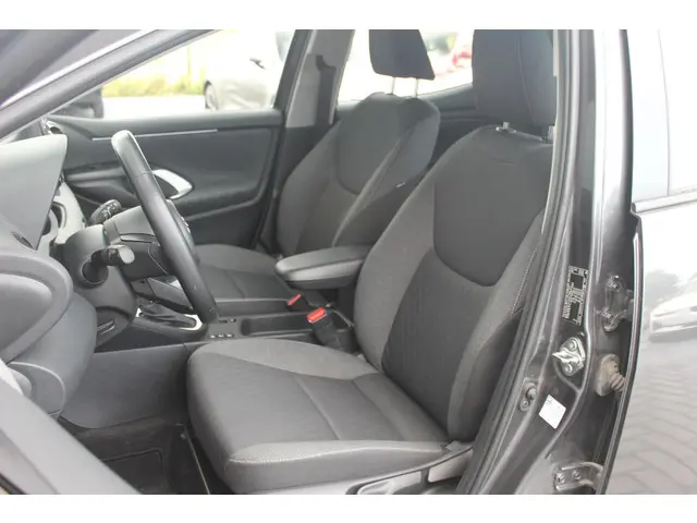 Toyota Yaris 1.5 Hybrid Active NAP 2021 Hybride Benzine 10