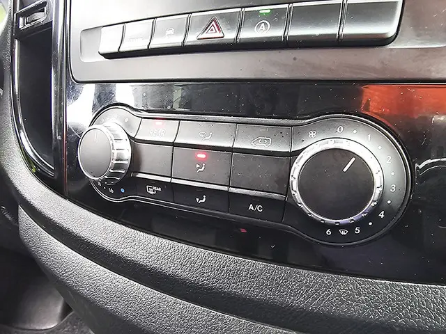 Mercedes-Benz Vito 114 CDI TOURER 2023 Diesel 10