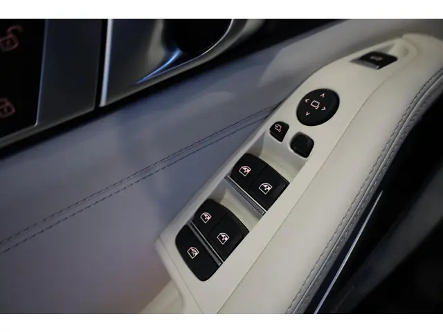 BMW X5 xDrive50e 2025 Hybride Benzine 25