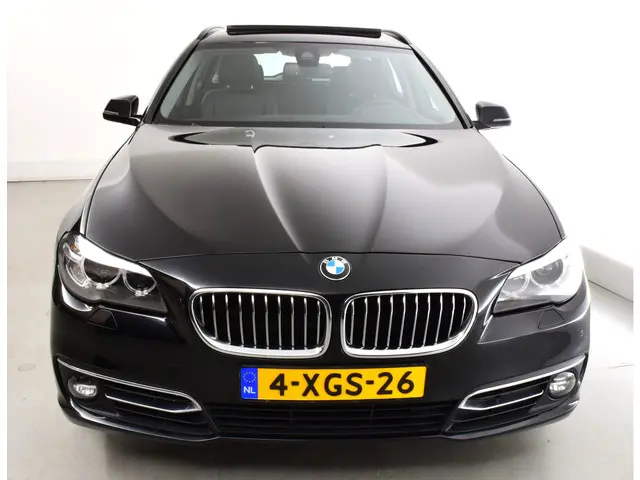 BMW 5 Serie Touring 520i Luxury Edition 2013 Benzine 4