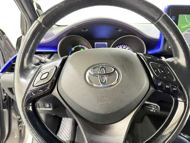 Toyota C-HR 1.8 Hybrid Bi-Tone Plus 2017 Hybride Benzine 16