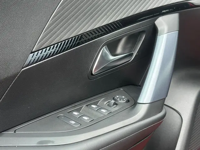 Peugeot 2008 1.2 PureTech Allure 2020 Benzine 16