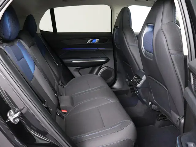 Lynk & Co 01 1.5 2022 Hybride Benzine 37