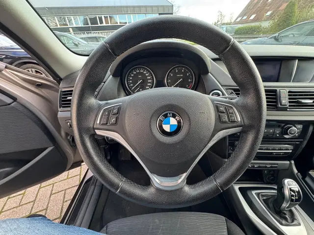 BMW X1 SDrive20i Business+/ Camera / Trekhaak . 2013 Benzine 14