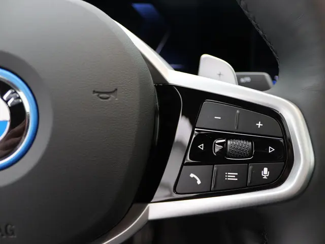 BMW 3 Serie Sedan 330e 2025 Hybride Benzine 10