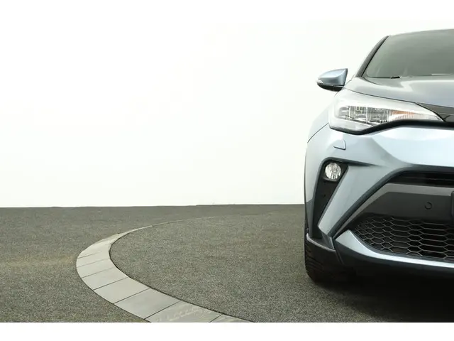 Toyota C-HR 1.8 Hybrid Executive 2022 Hybride Benzine 35
