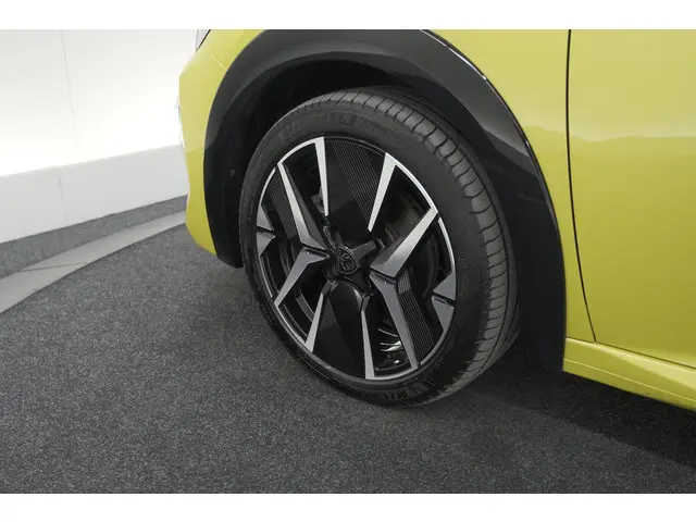 Peugeot 208 Hybrid 136 e-DCS6 GT 2024 Hybride Benzine 19