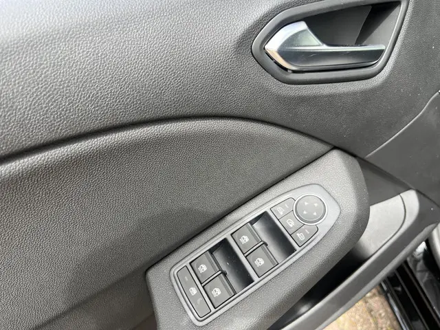Mitsubishi Colt 1.0T MT First Edition 2024 Benzine 10