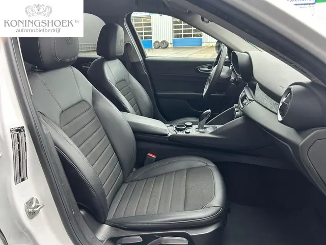 Alfa Romeo Giulia 2.0T Super 2019 Benzine 4