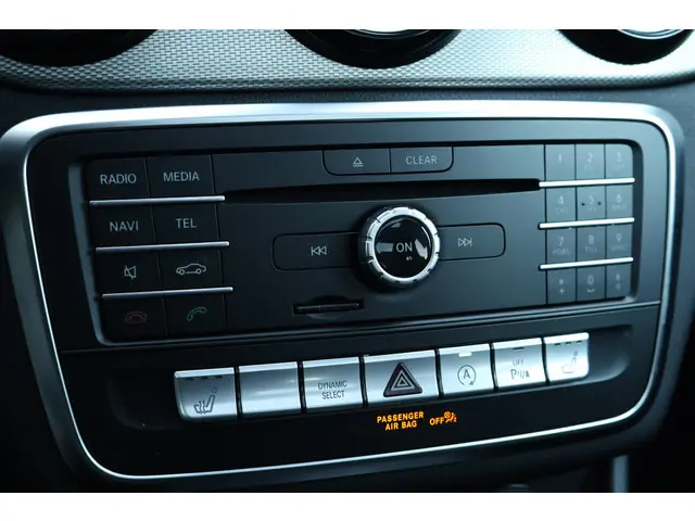 Mercedes-Benz GLA 200 Premium Plus 2018 Benzine 20