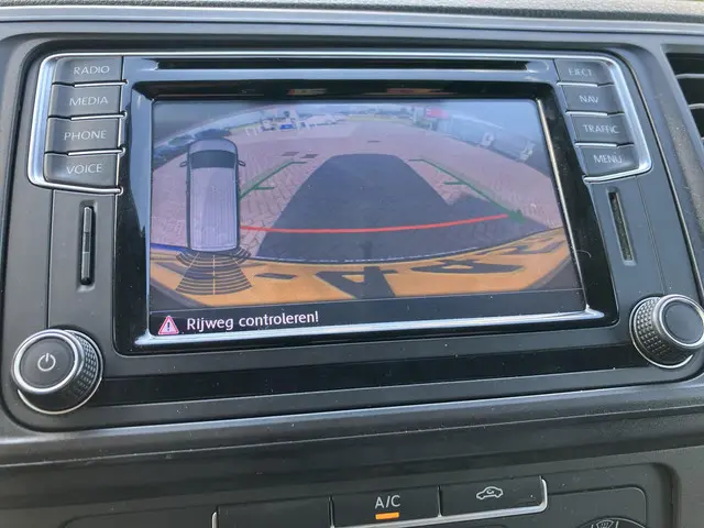 Volkswagen Transporter 2.0 TDI L2H1 Highline 2016 Diesel 29