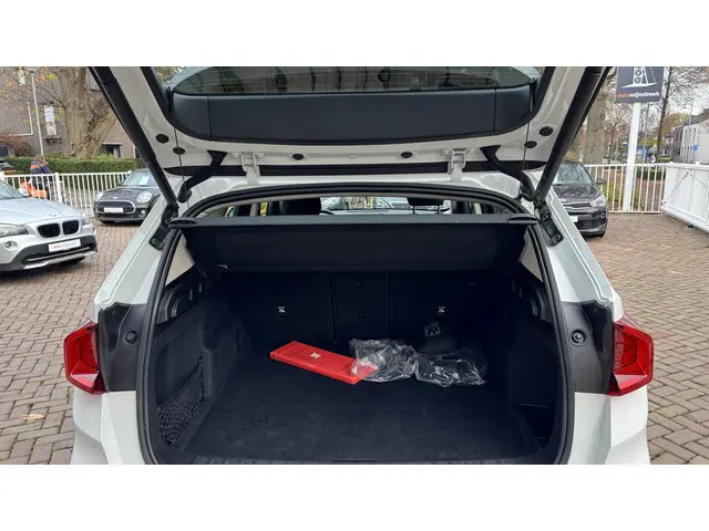 BMW iX1 xDrive30 Launch Edition 67 kWh 2023 Elektrisch 12