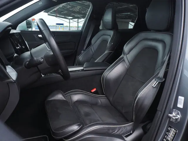Volvo XC60 2.0 D4 R-Design 2019 Diesel 16