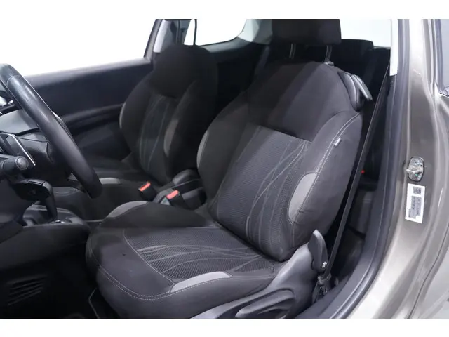 Peugeot 208 1.4 e-HDi Active 2013 Diesel 36