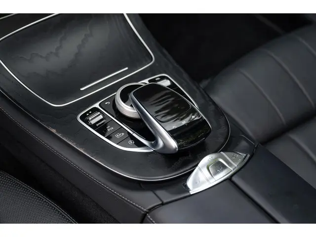 Mercedes-Benz E-Klasse Cabrio 200e 4MATIC 2021 Benzine 21