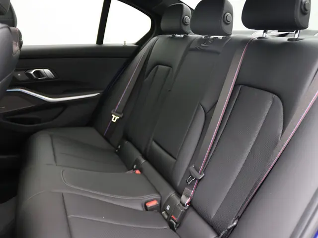 BMW 3 Serie Sedan 330e 2025 Hybride Benzine 8